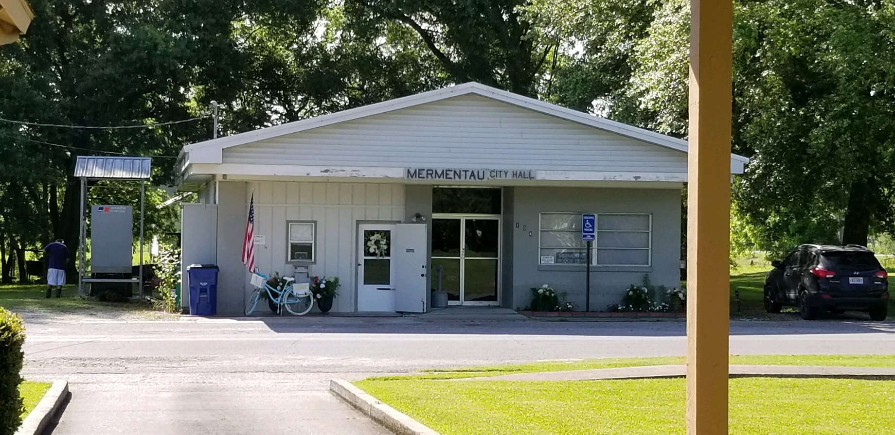 Front elevation of Mermentau city hall